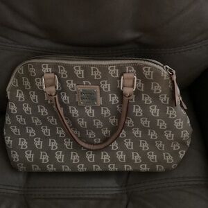 Dooney and Burke handbad